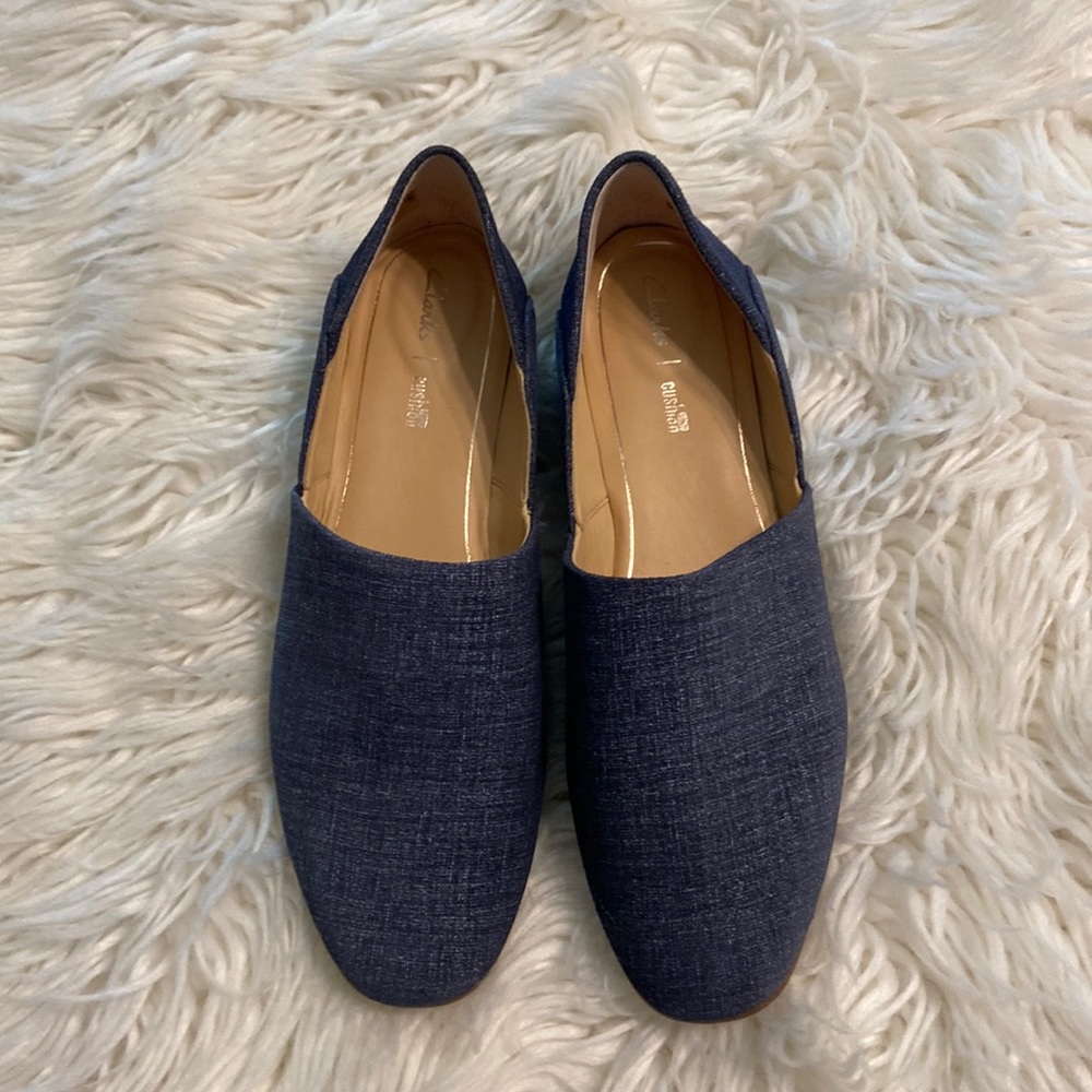 Clarks Shoes BNWOT size 10 very beautiful color blue see all photos